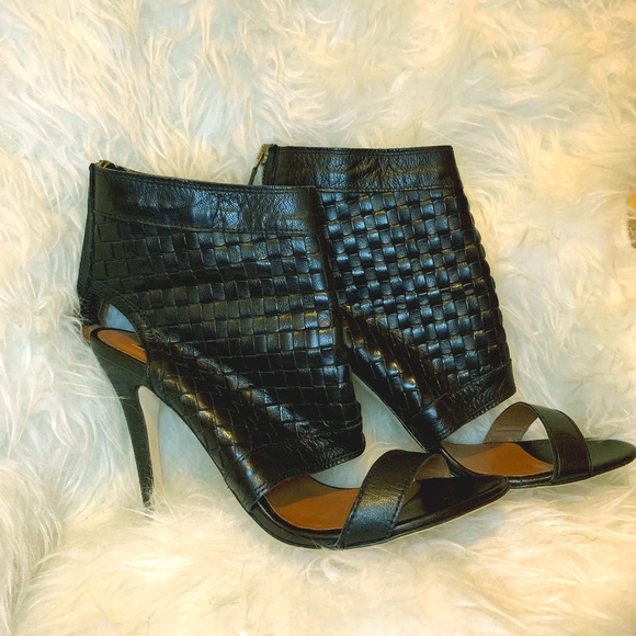 Modern Vintage Heels - Picture 1 of 4